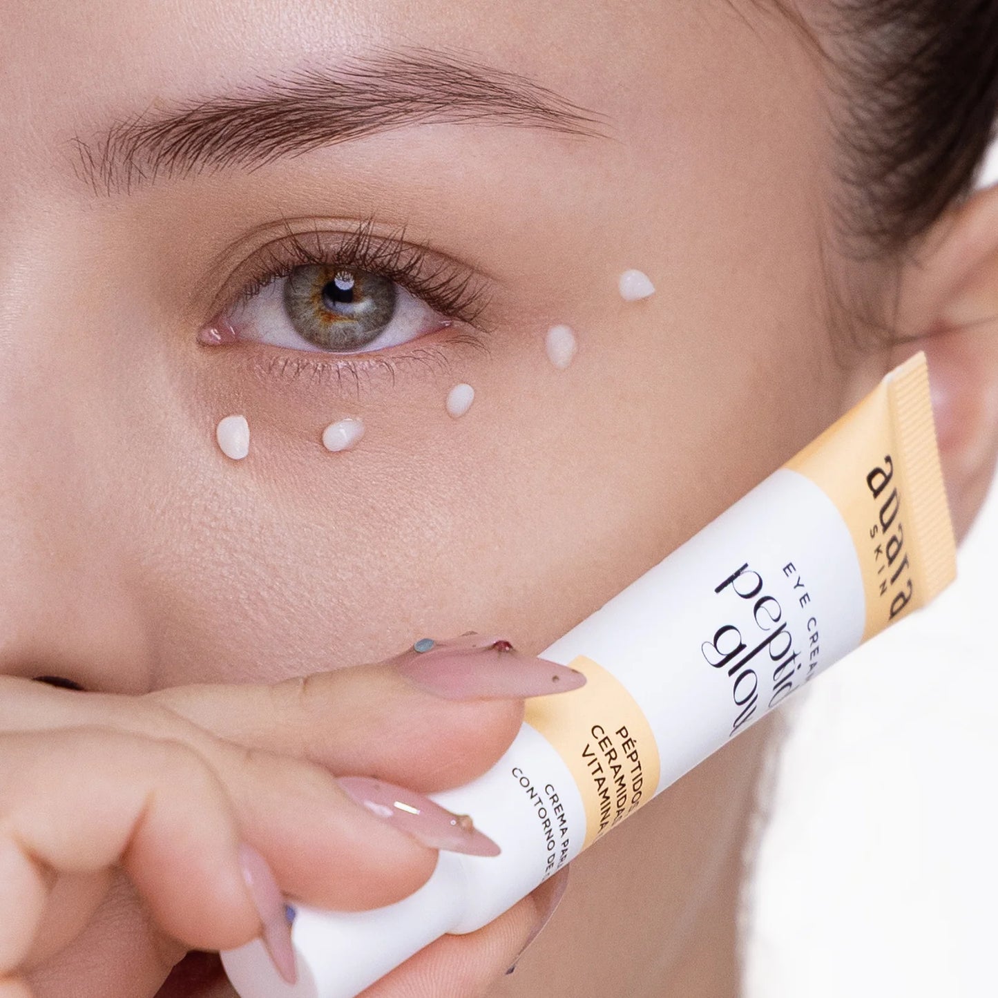 Crema Para El Contorno De Ojos Con Peptidos, Ceramidas Y Vitamina C